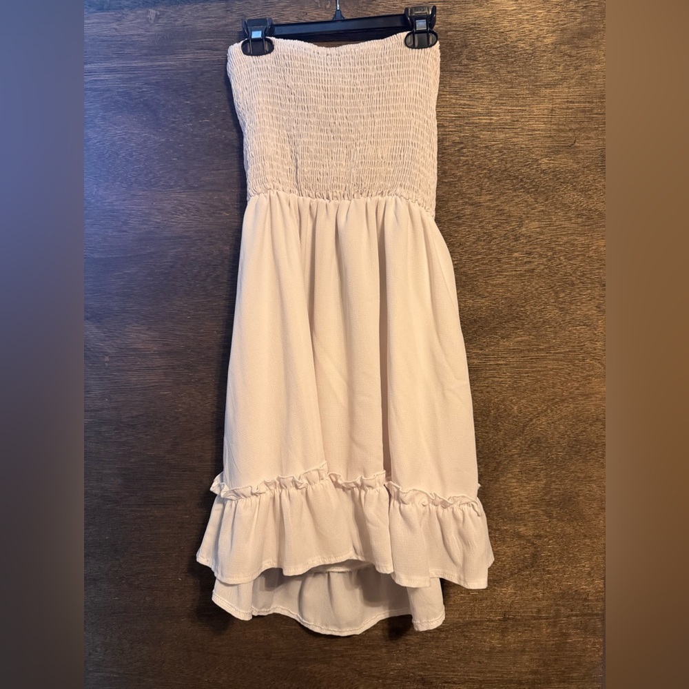 Women’s strapless dress